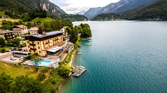 Foto Albergo Mezzolago