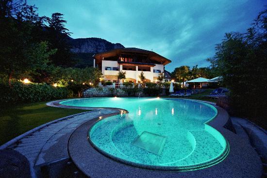 Foto Schwarz Adler Turmhotel