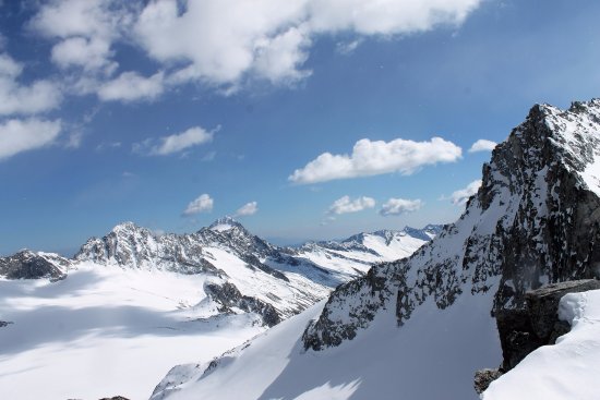 Foto Rifugio ai Caduti dell'Adamello Foto Rifugio ai Caduti dell'Adamello